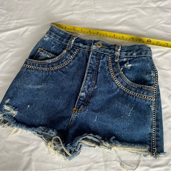 Vintage denim distressed Jean shorts - Picture 6 of 6